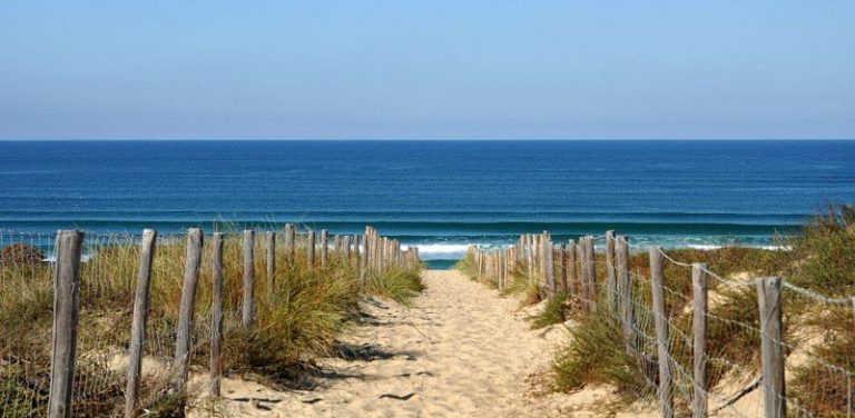 allée sur une plage