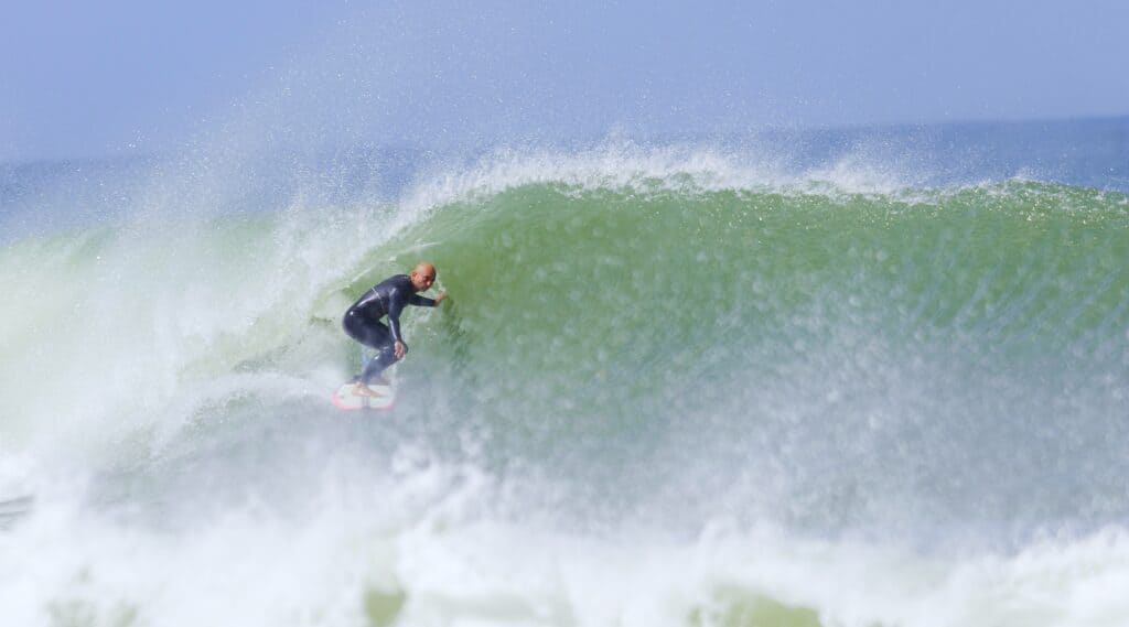 Bruno en session de surf au Grand Crohot