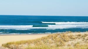 Vagues du Grand Crohot vues depuis les dunes du Cap-Ferret