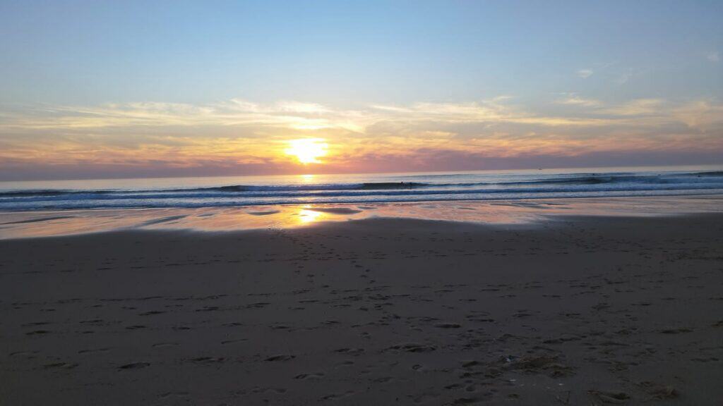 Coucher de soleil sur la plage du Grand Crohot à marée basse